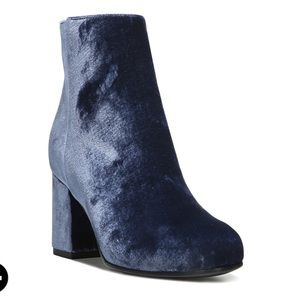 Via Spiga blue velvet booties 7.5